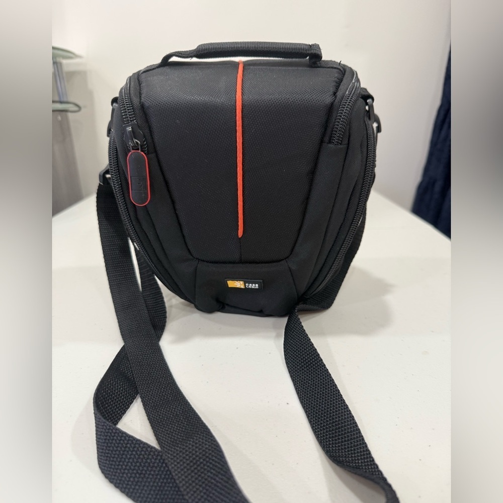 Case Logic SLB Camara Bag Case DCB-304 Compact  Case Black